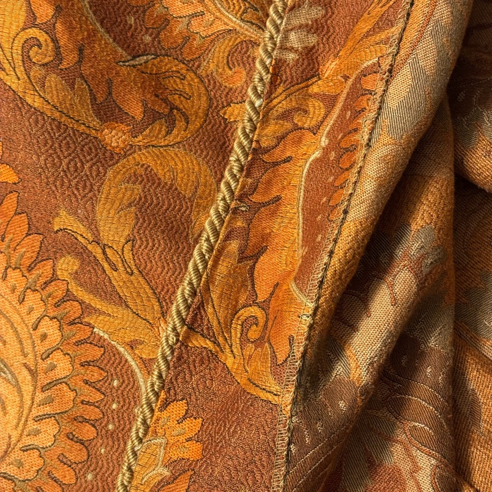 Elegant Paisley Comforter in Rich Brown - Picture 4 of 9